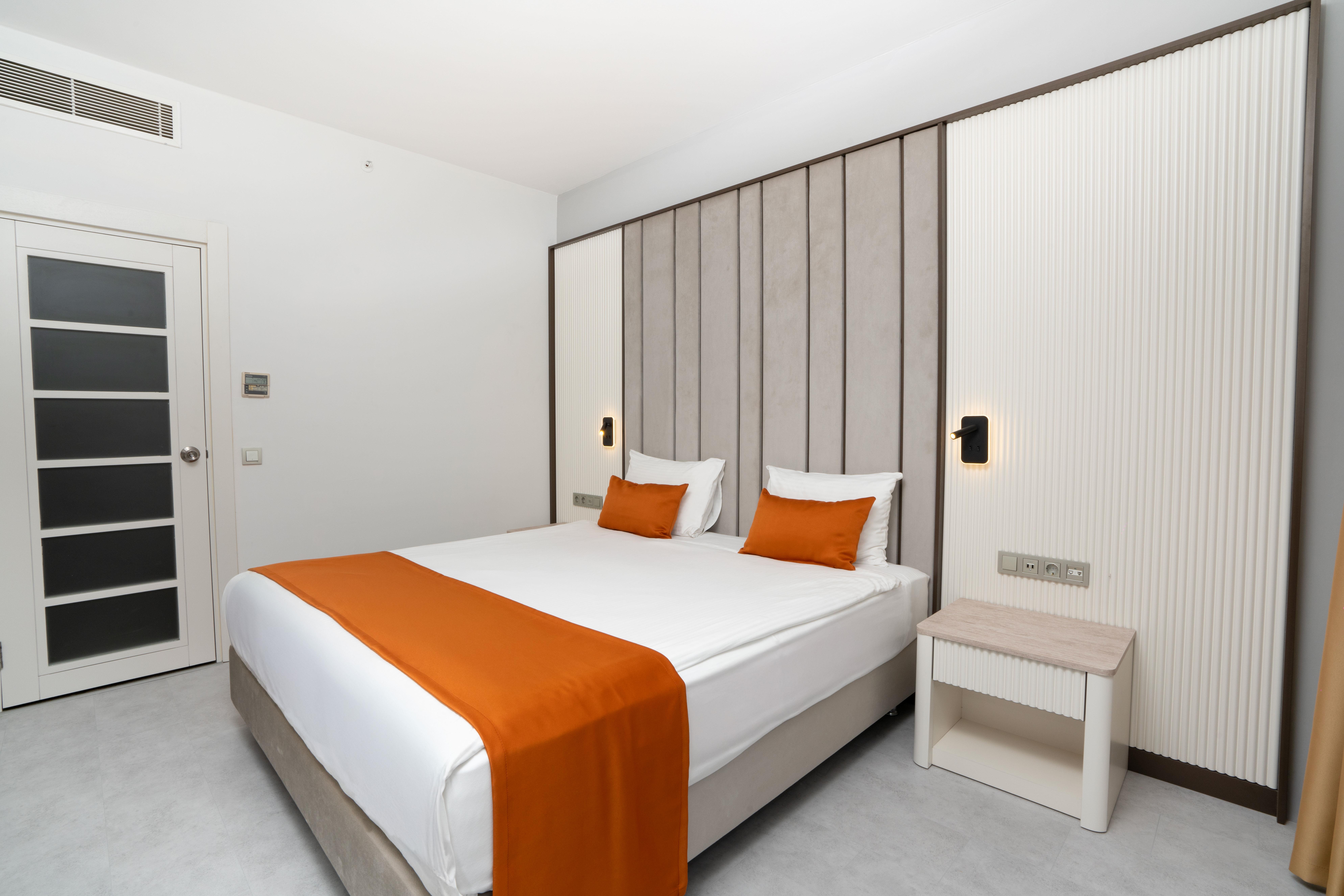 En az 2 yetişkin, En fazla 3 yetişkin veya 2 yetişkin + 2 çocuk.