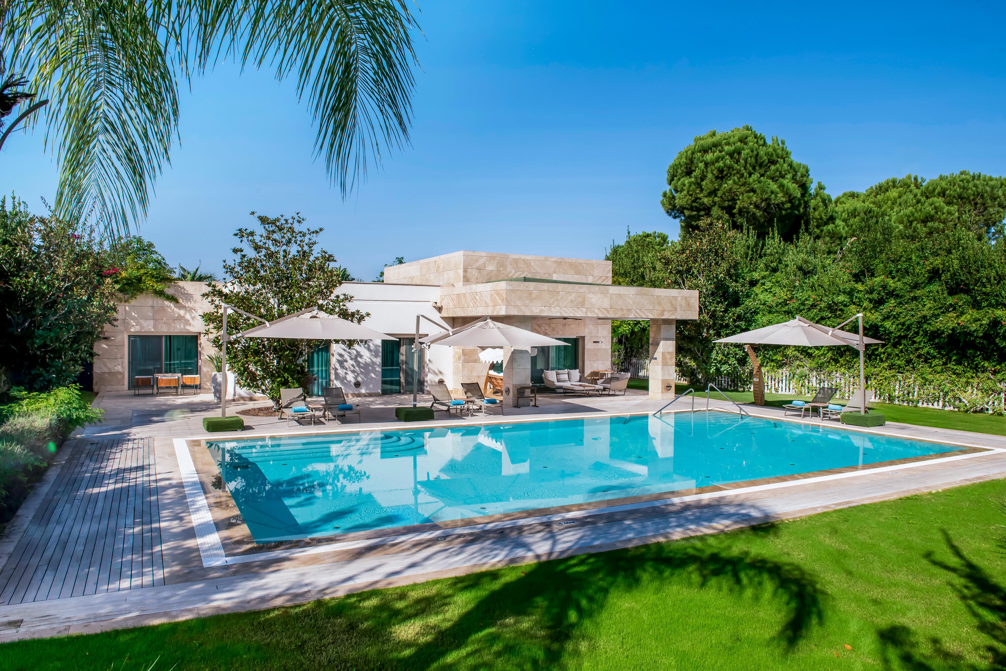 En az 5 yetişkin, En fazla 6 yetişkin.