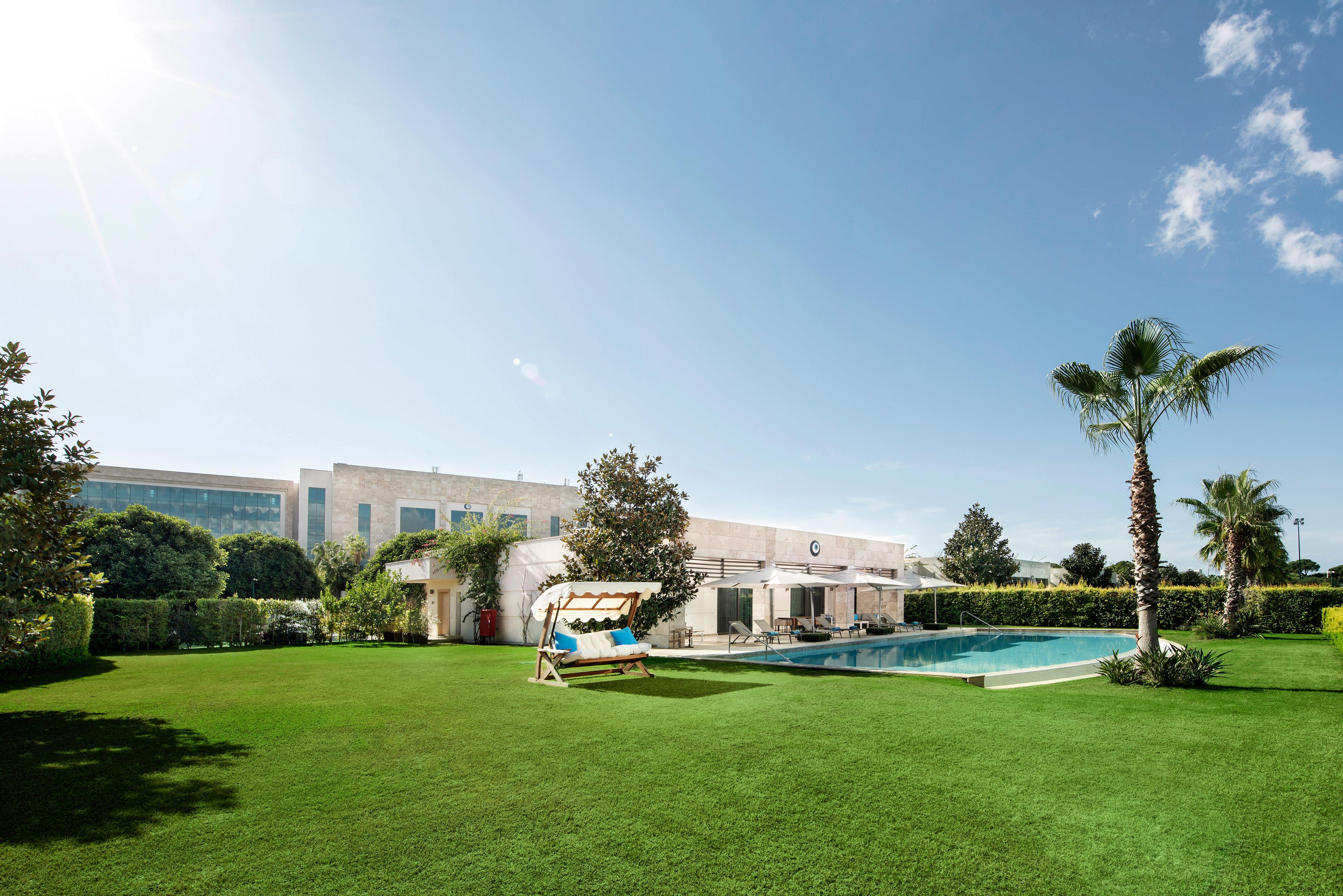 En az 5 yetişkin, En fazla 6 yetişkin + 1 çocuk veya 5 yetişkin + 2 çocuk.