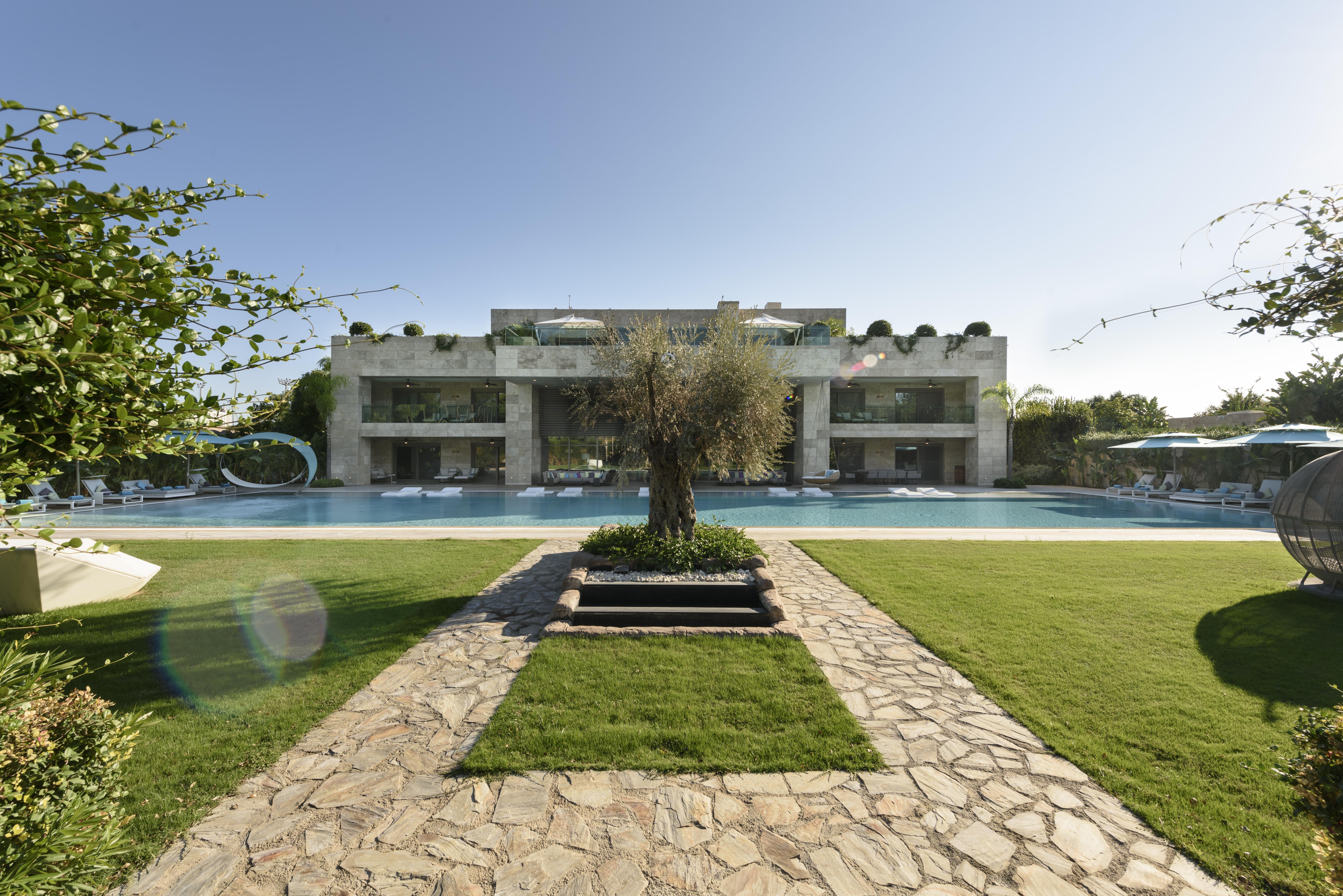 En az 5 yetişkin, En fazla 10 yetişkin veya 9 yetişkin + 1 çocuk.