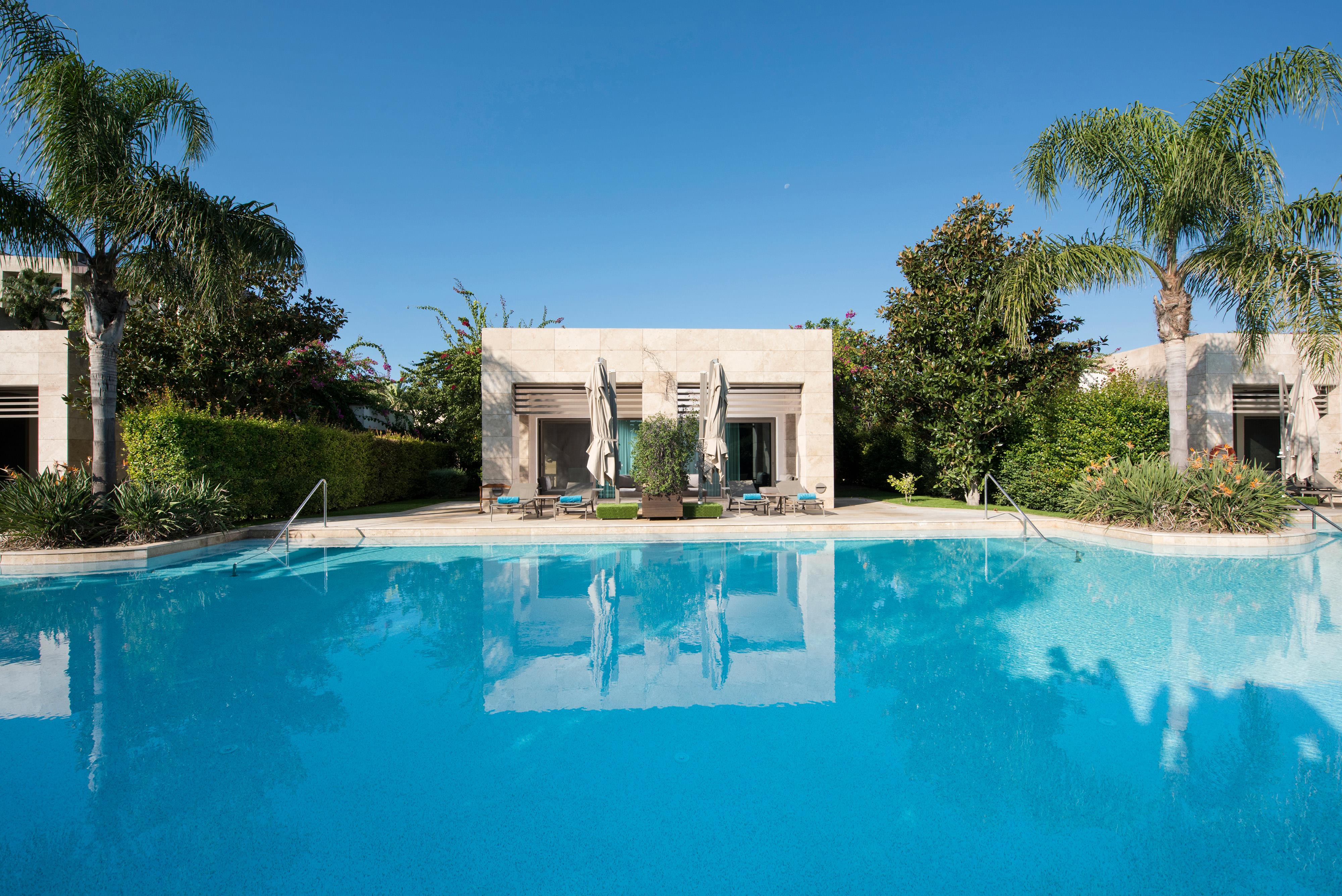 En az 4 yetişkin, En fazla 6 yetişkin + 1 çocuk veya 5 yetişkin + 2 çocuk.