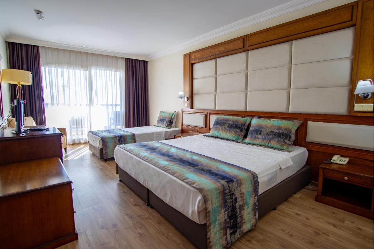 En fazla 3 yetişkin veya 2 yetişkin + 1 çocuk.