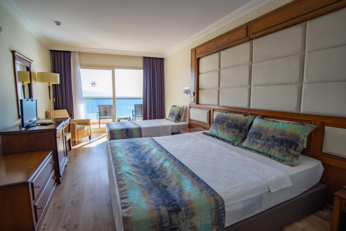 En fazla 3 yetişkin veya 2 yetişkin + 1 çocuk.