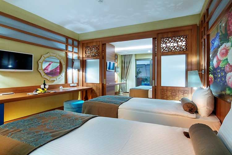 En az 2 yetişkin, En fazla 4 yetişkin veya 3 yetişkin + 1 çocuk.