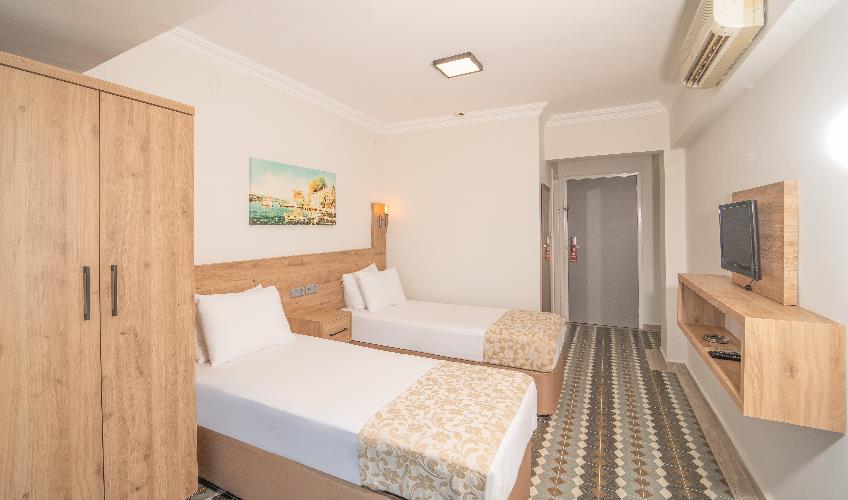 En fazla 2 yetişkin.