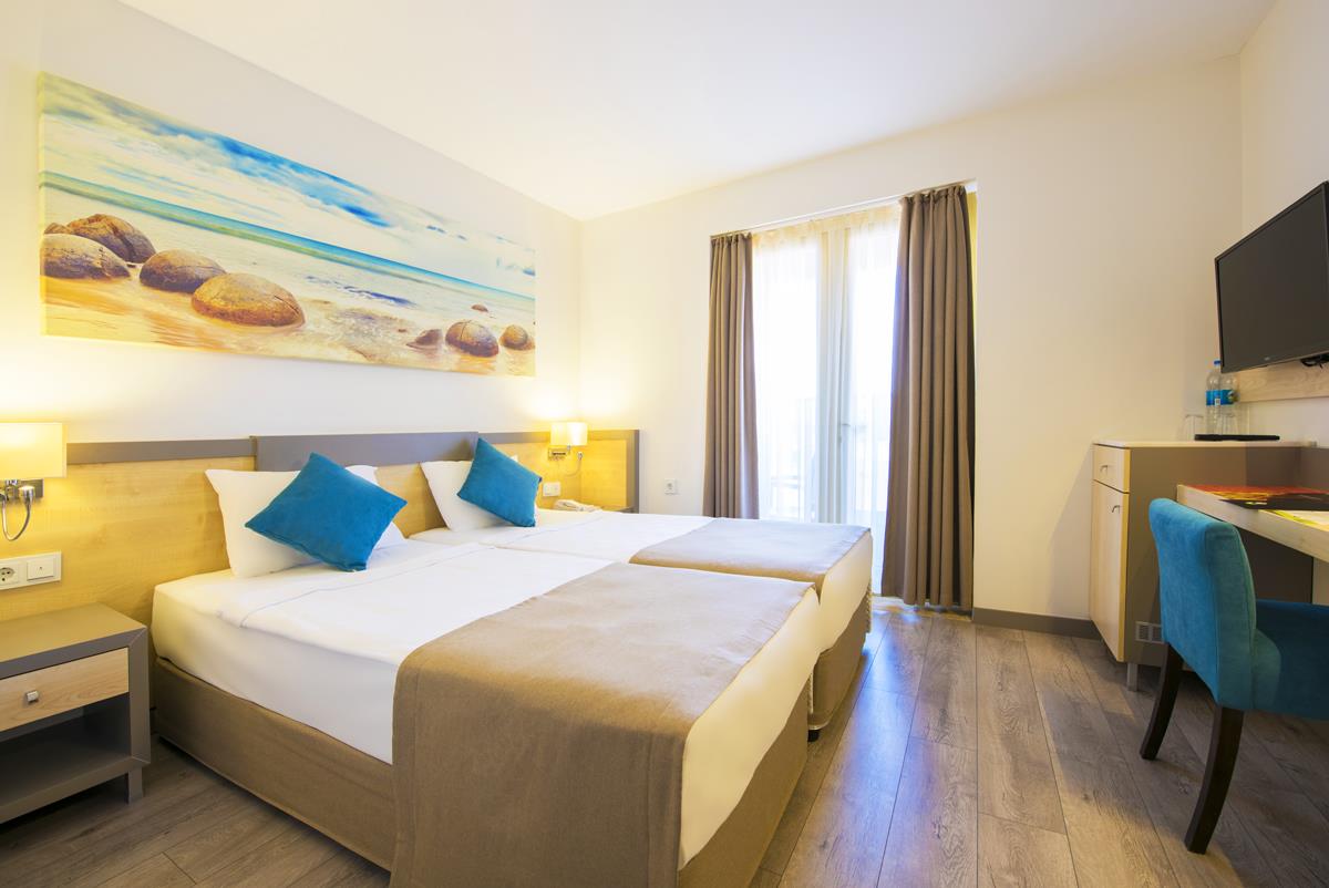 En az 2 yetişkin, En fazla 4 yetişkin veya 3 yetişkin + 1 çocuk.