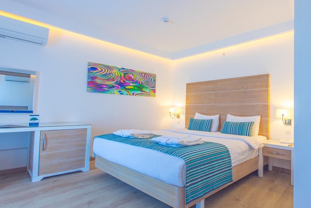 En fazla 3 yetişkin.