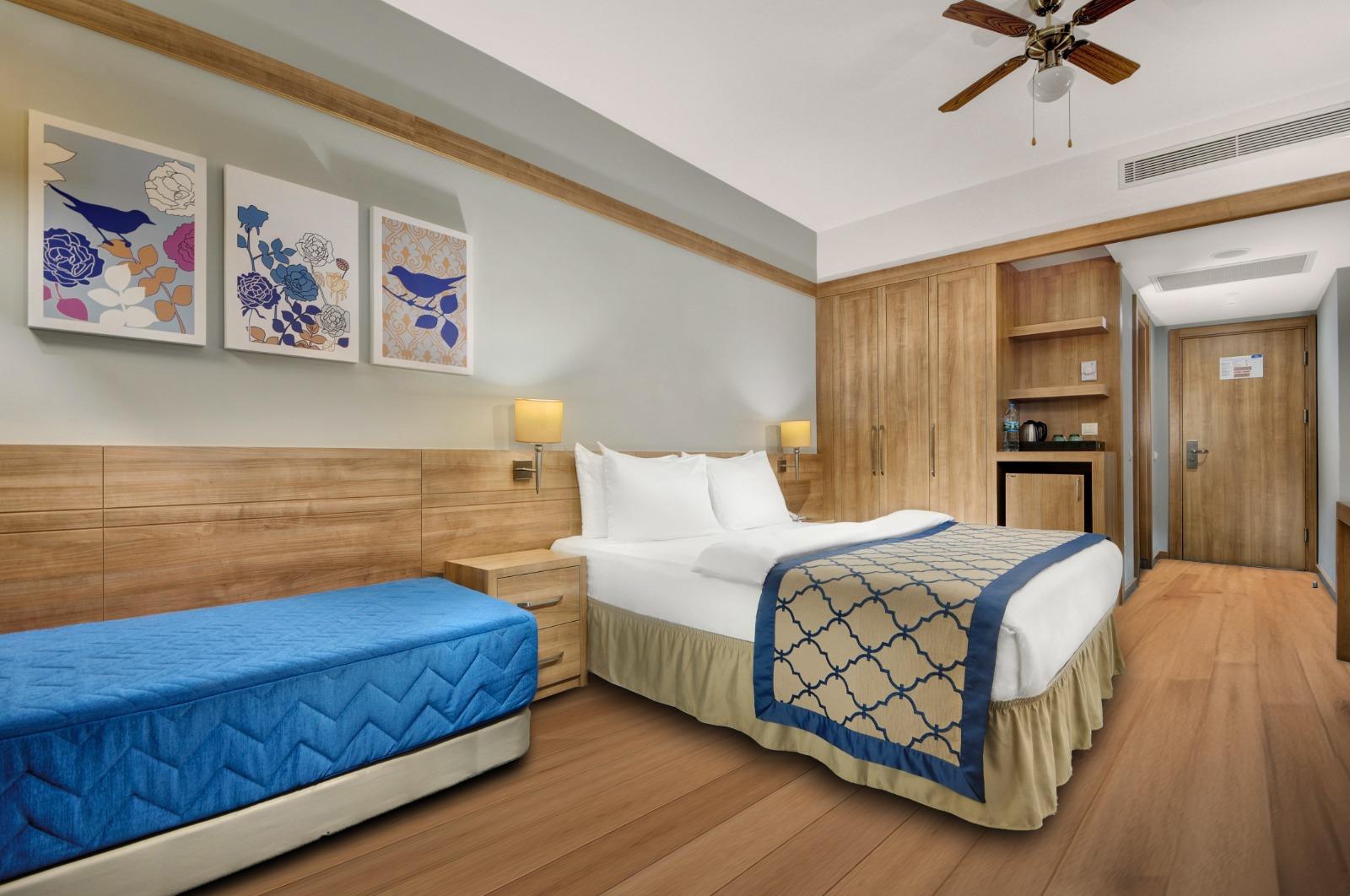 En fazla 3 yetişkin veya 2 yetişkin + 1 çocuk.