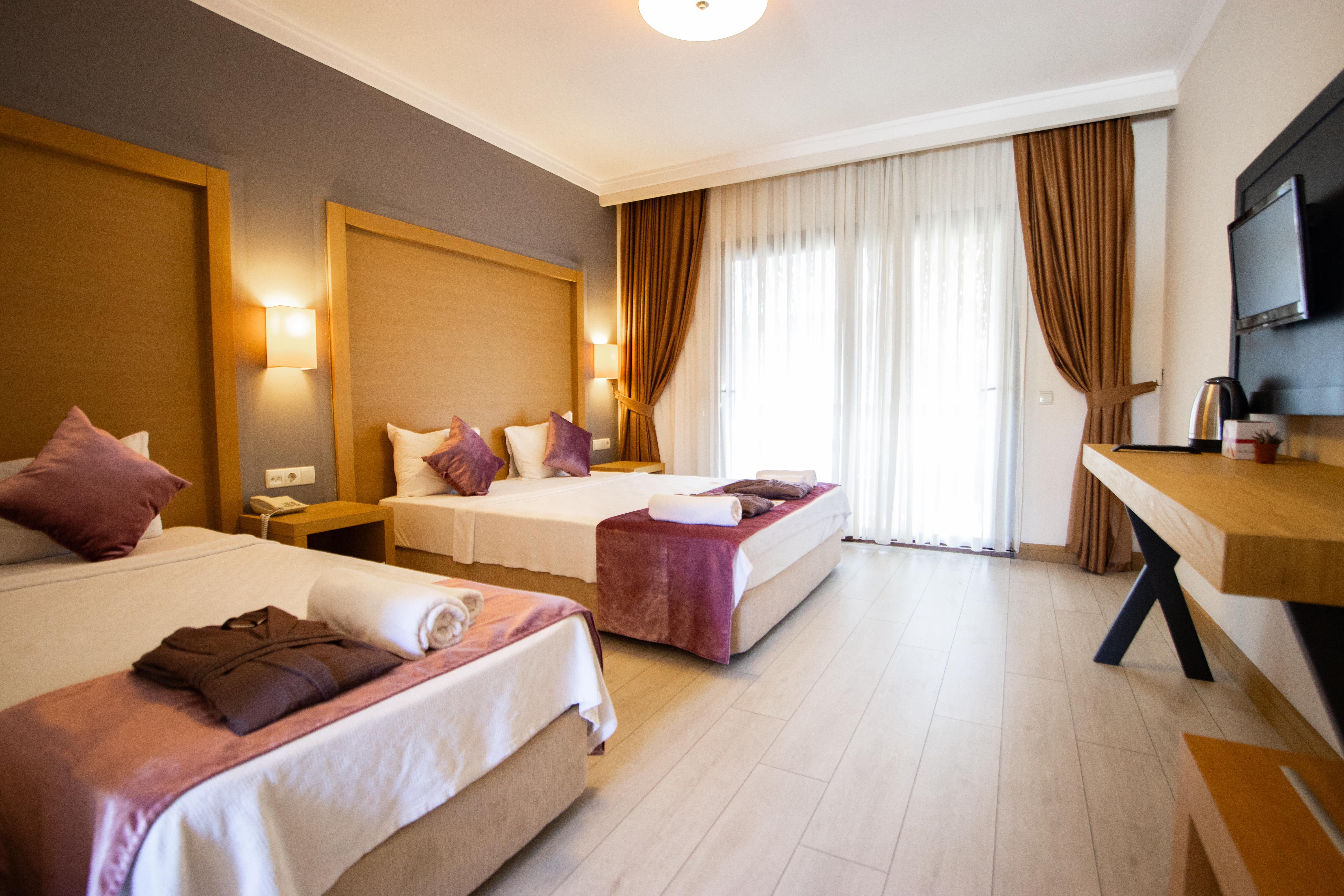 En fazla 2 yetişkin + 2 çocuk veya 1 yetişkin + 2 çocuk.