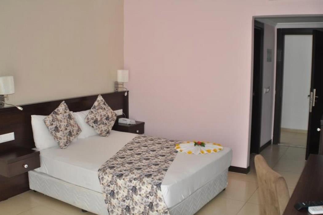 En fazla 2 yetişkin + 1 çocuk veya 1 yetişkin + 1 çocuk.