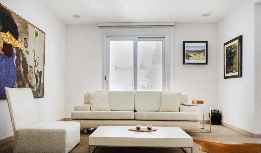 En fazla 3 yetişkin.