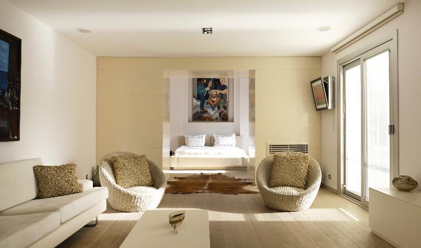 En fazla 3 yetişkin.