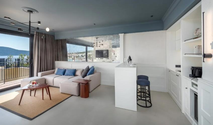 En fazla 3 yetişkin.