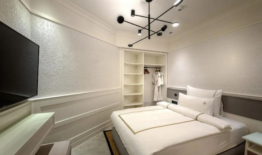 En fazla 4 yetişkin.