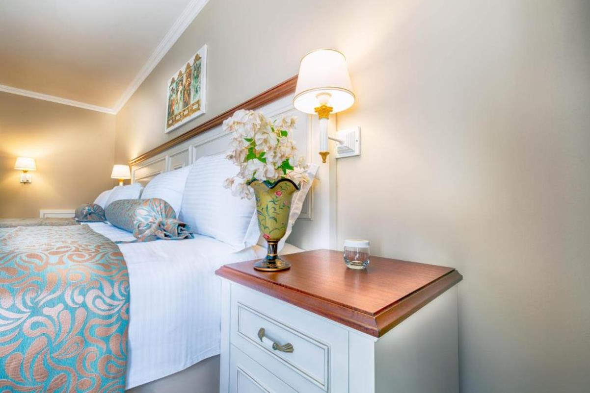 En fazla 2 yetişkin.