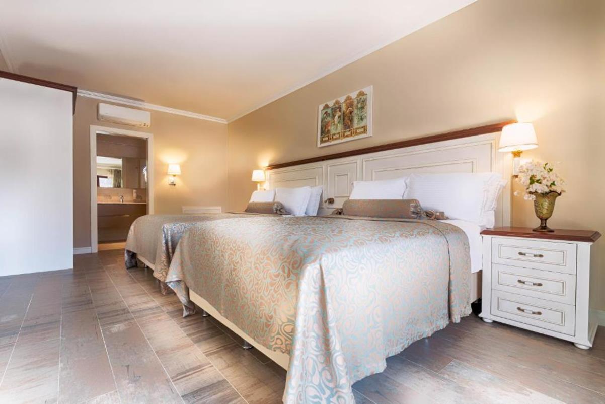 En fazla 2 yetişkin.