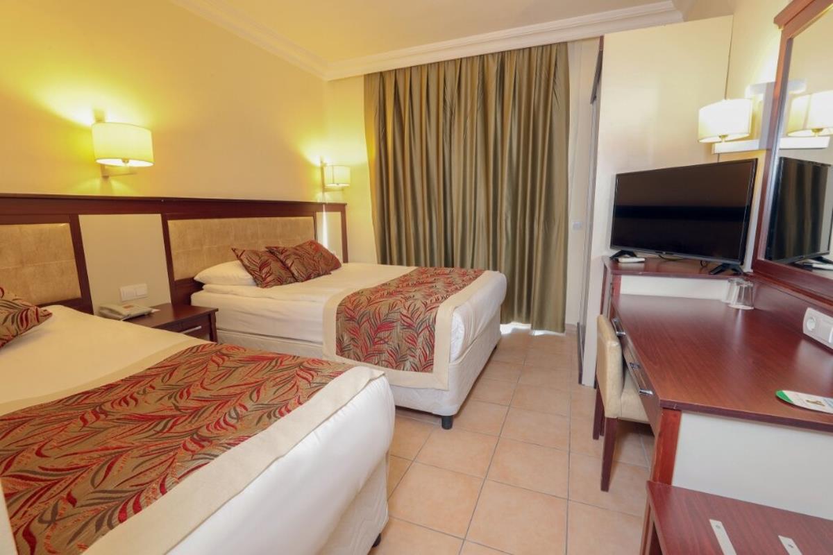 En fazla 3 yetişkin veya 2 yetişkin + 1 çocuk.