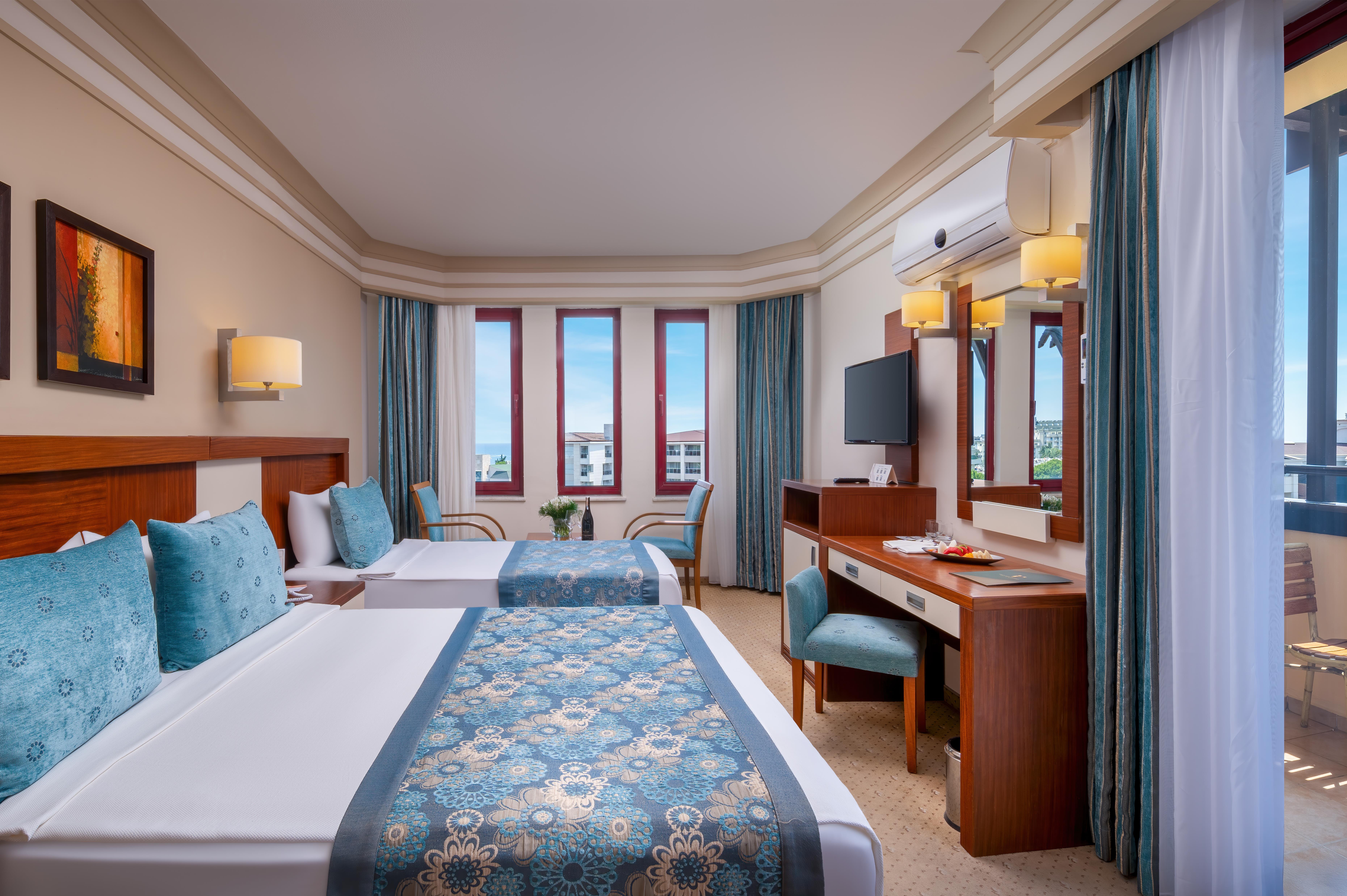 En fazla 3 yetişkin + 1 bebek (0-2 yaş) veya 2 yetişkin + 1 çocuk + 1 bebek (0-2 yaş).