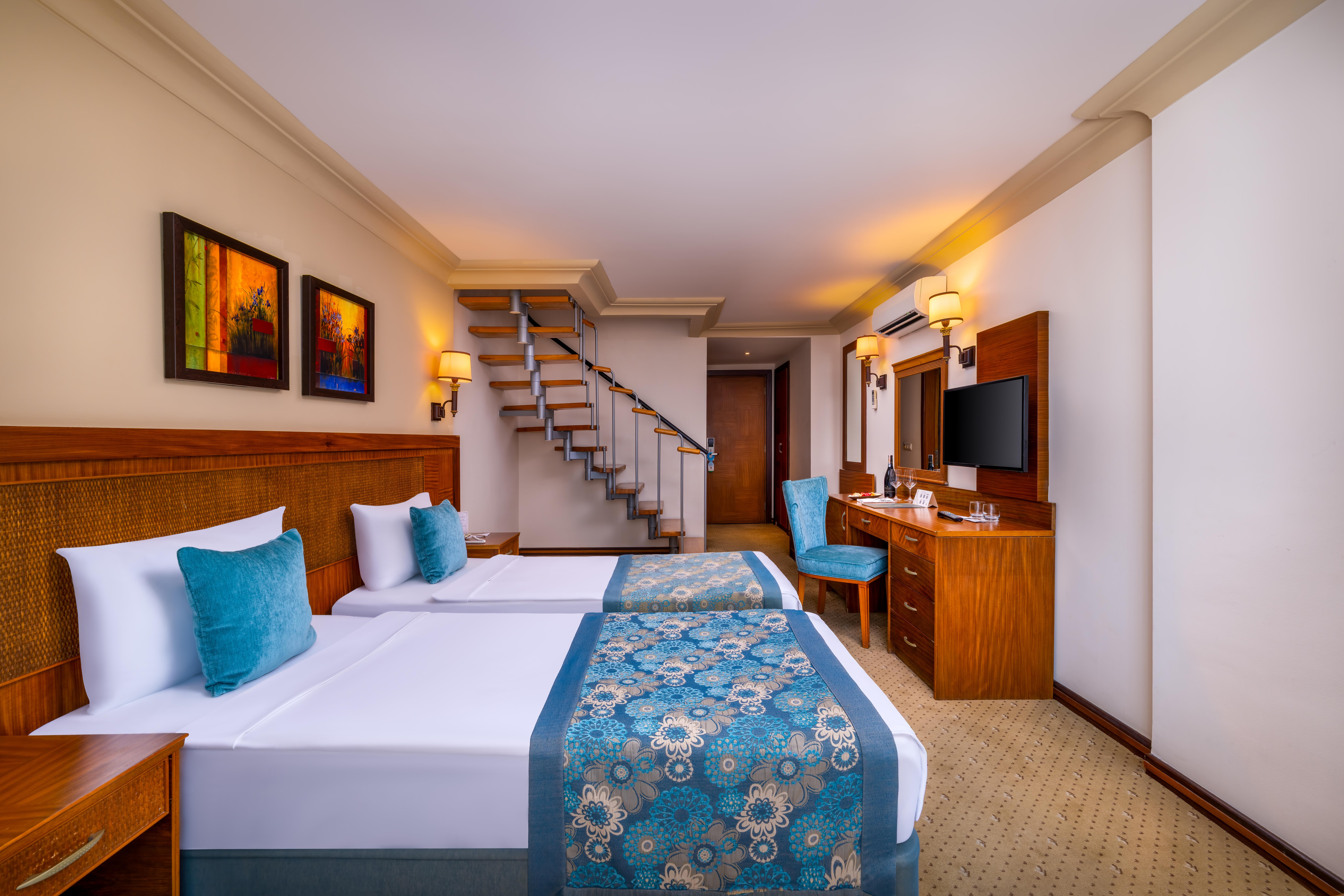 En az 2 yetişkin, En fazla 4 yetişkin + 1 bebek (0-2 yaş) veya 3 yetişkin + 1 çocuk + 1 bebek (0-2 yaş).