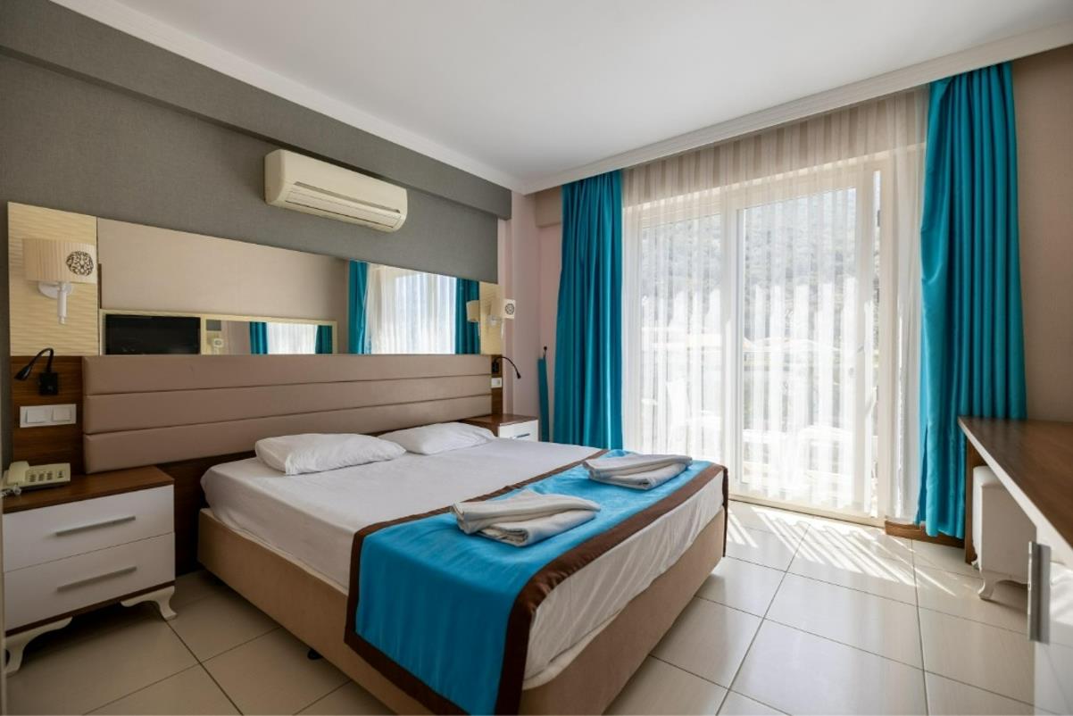 En fazla 3 yetişkin veya 2 yetişkin + 1 çocuk.