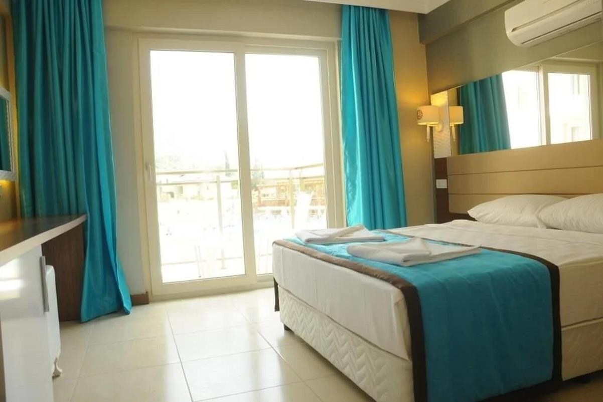 En az 2 yetişkin, En fazla 4 yetişkin veya 3 yetişkin + 1 çocuk.