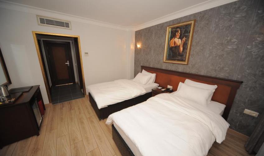 En fazla 2 yetişkin.