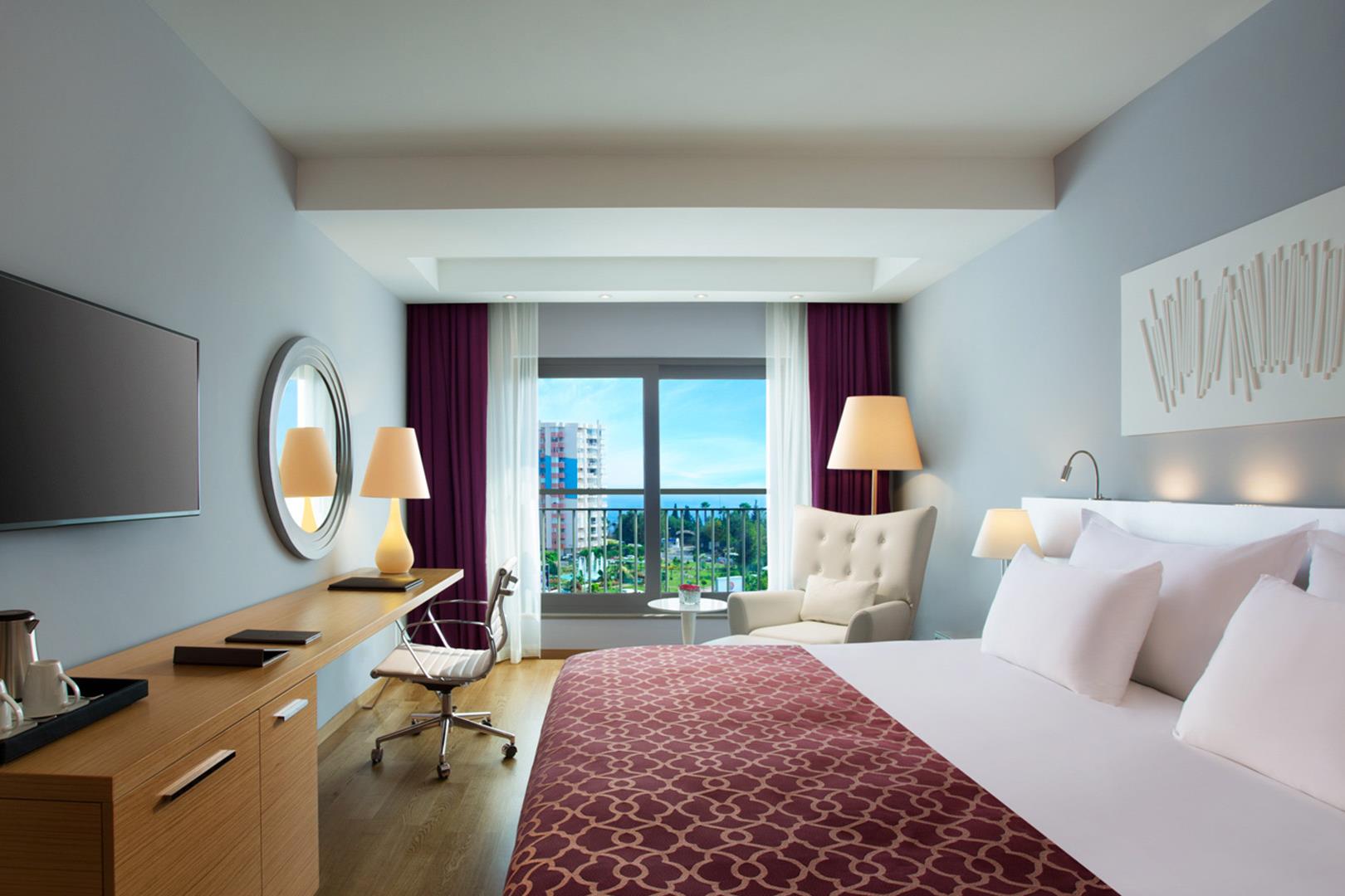 En fazla 3 yetişkin.