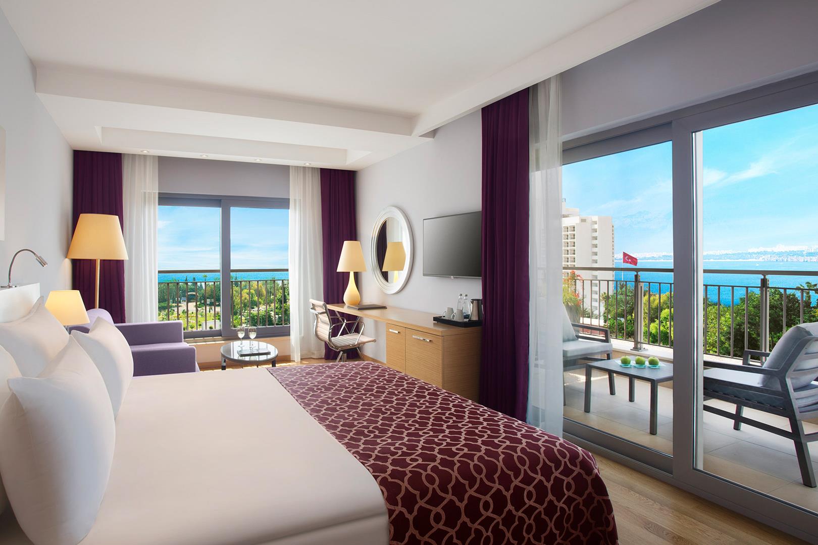 En fazla 3 yetişkin.