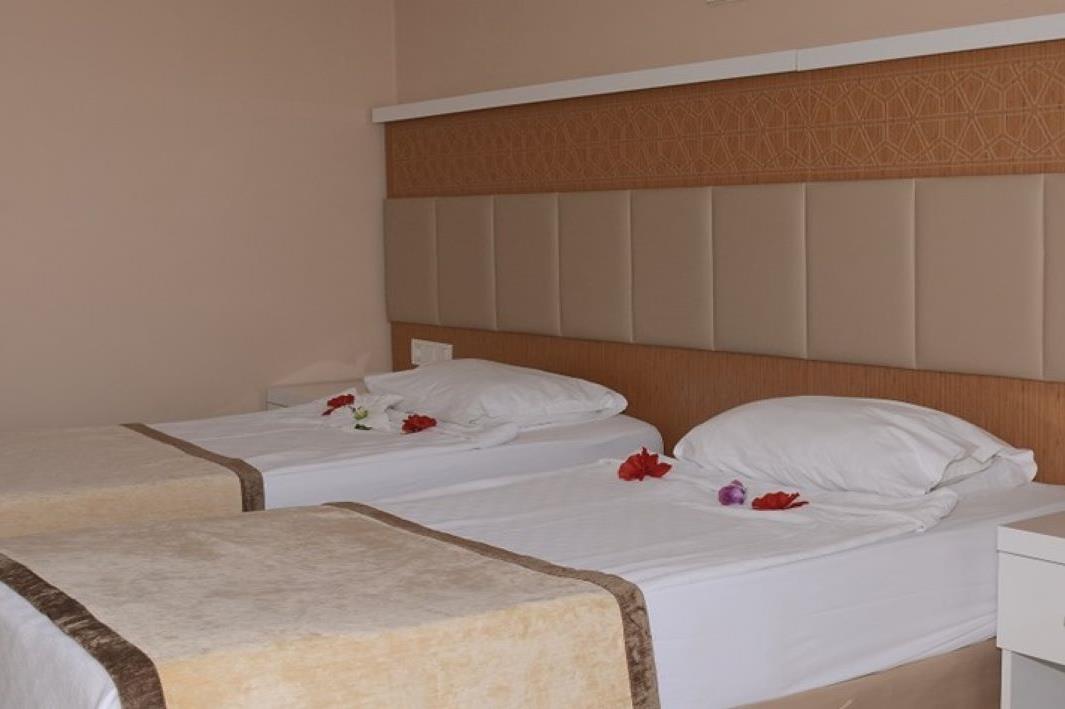 En fazla 3 yetişkin veya 2 yetişkin + 1 çocuk.