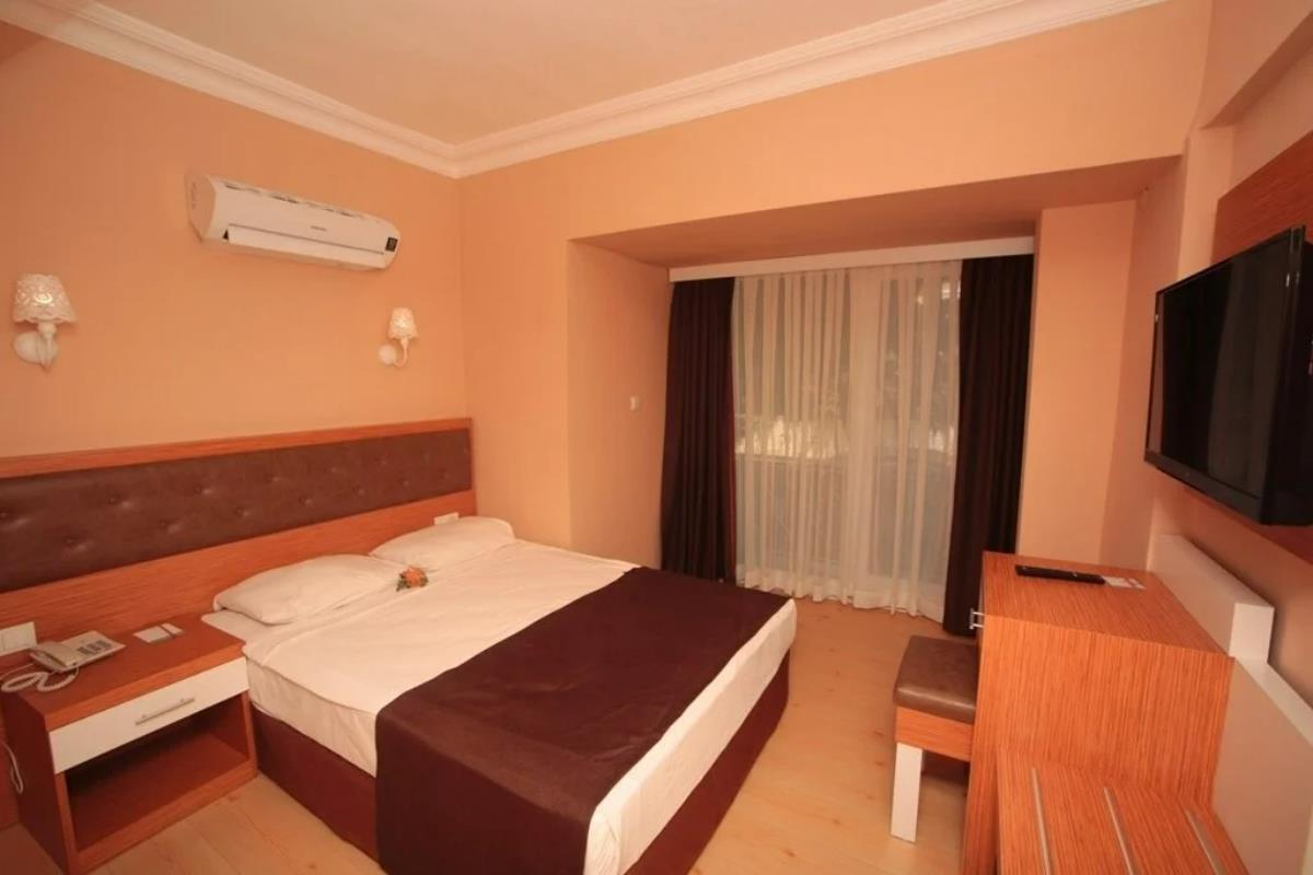 En az 2 yetişkin, En fazla 4 yetişkin veya 3 yetişkin + 1 çocuk.