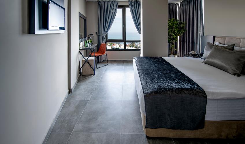 En fazla 2 yetişkin.