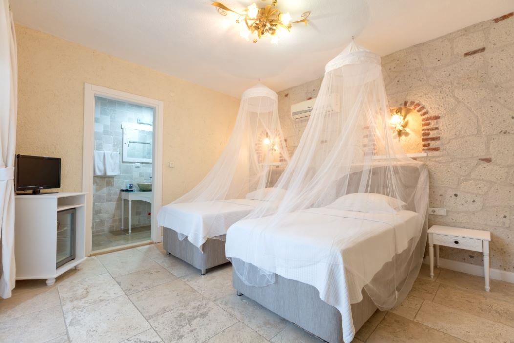 En fazla 2 yetişkin + 1 çocuk veya 1 yetişkin + 1 çocuk.