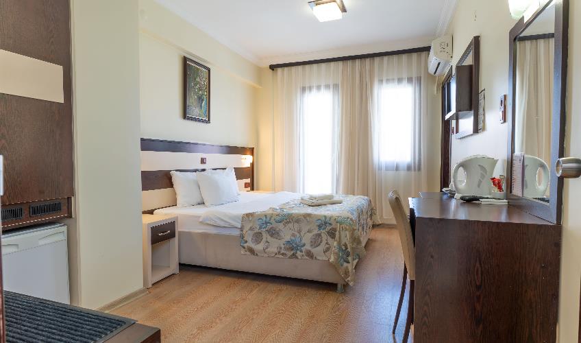 En az 2 yetişkin, En fazla 2 yetişkin.