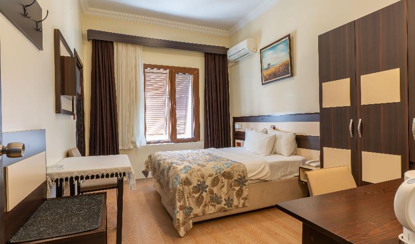 En az 2 yetişkin, En fazla 2 yetişkin.