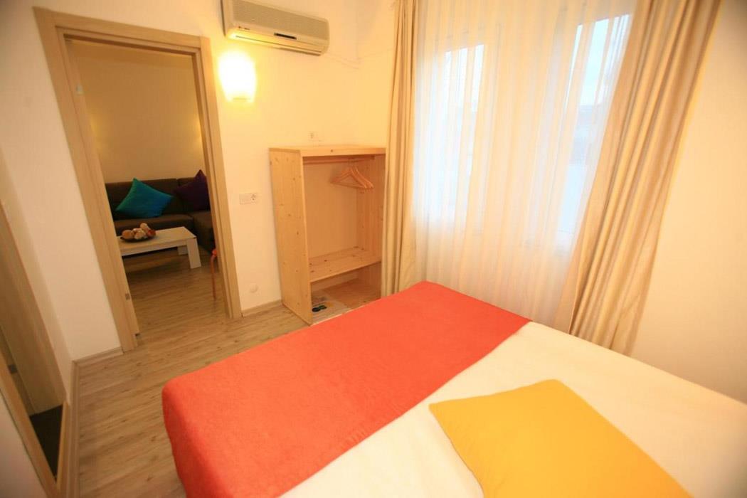 En az 2 yetişkin, En fazla 4 yetişkin.