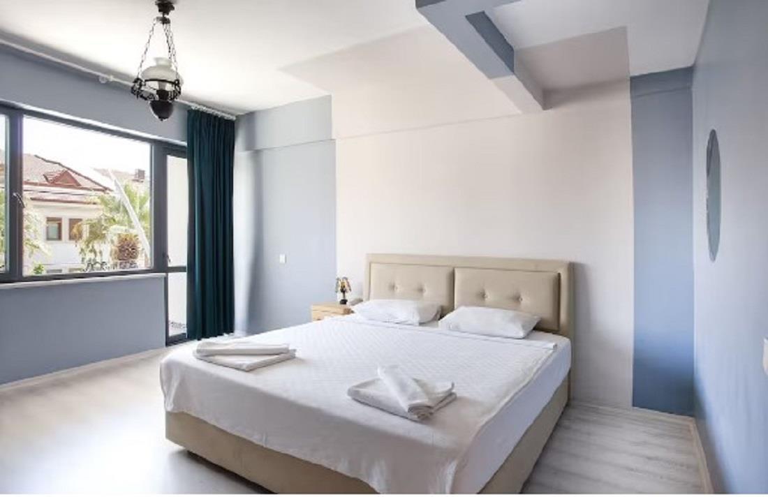 En fazla 3 yetişkin.