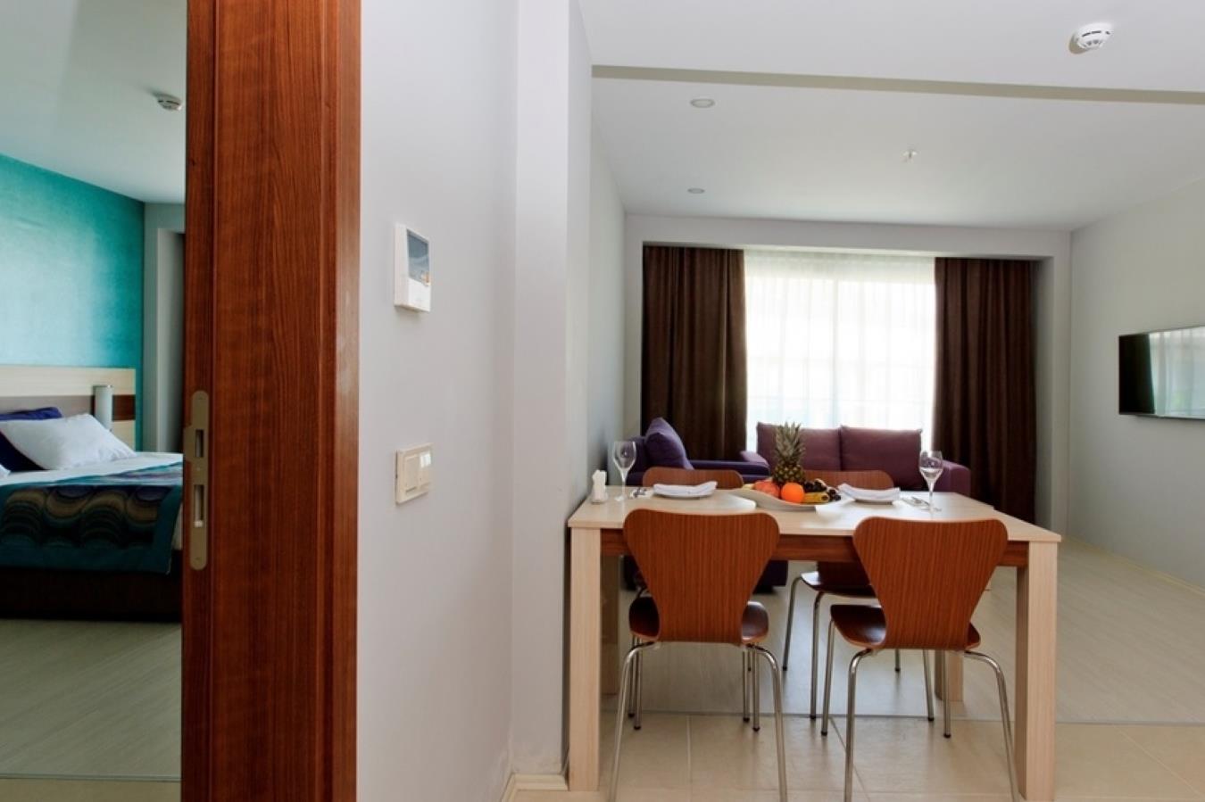 En az 4 yetişkin, En fazla 5 yetişkin veya 4 yetişkin + 2 çocuk.