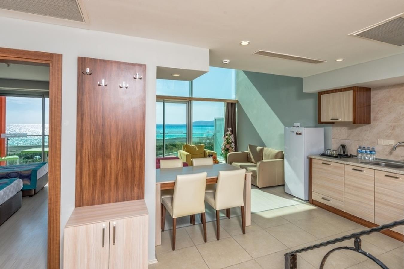 En az 4 yetişkin, En fazla 5 yetişkin + 1 çocuk veya 4 yetişkin + 2 çocuk.