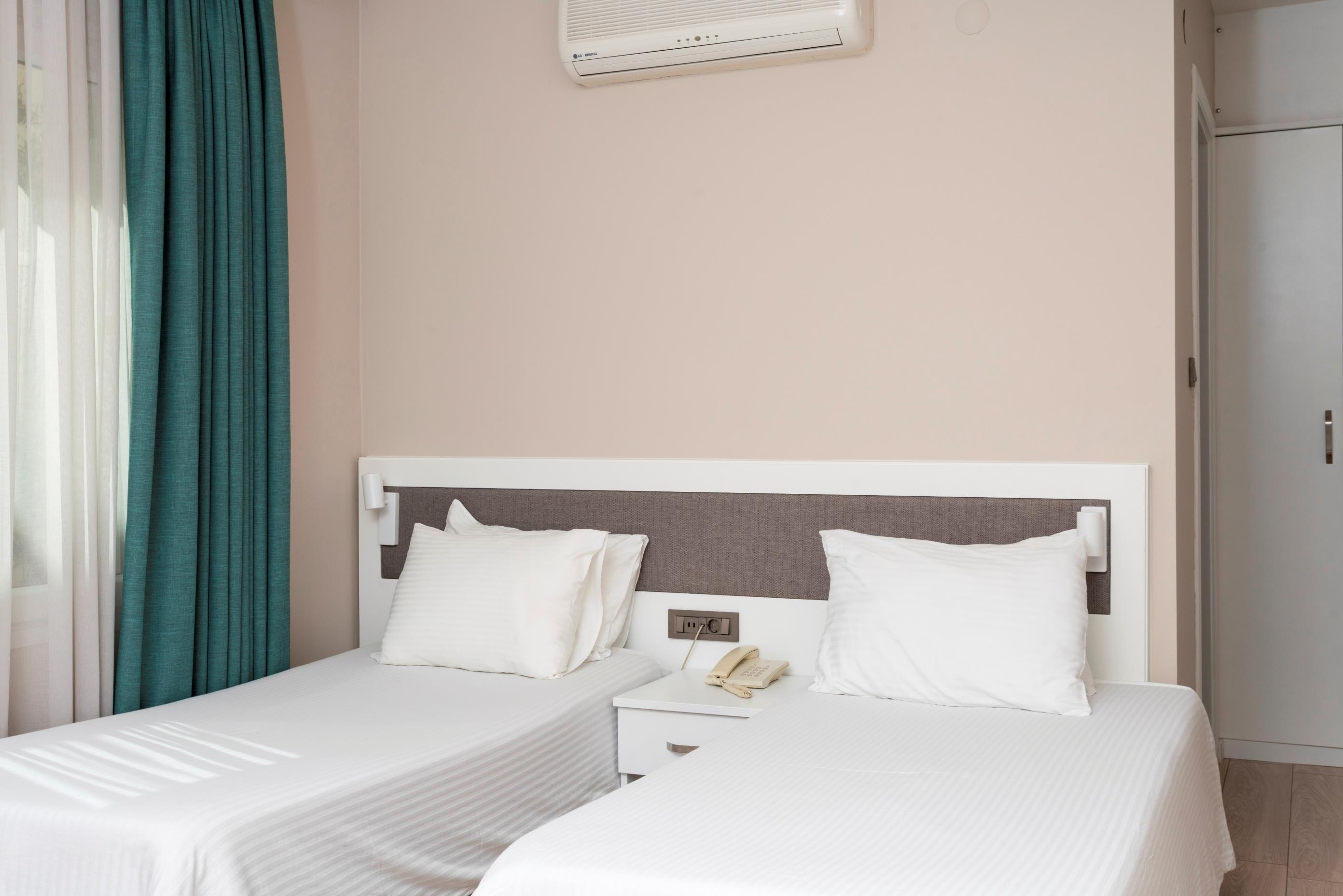 En az 2 yetişkin, En fazla 4 yetişkin.