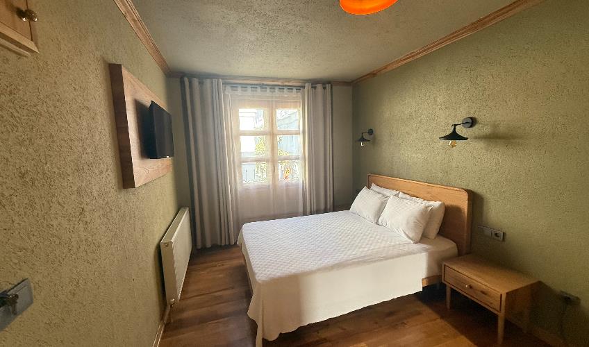 En fazla 2 yetişkin.