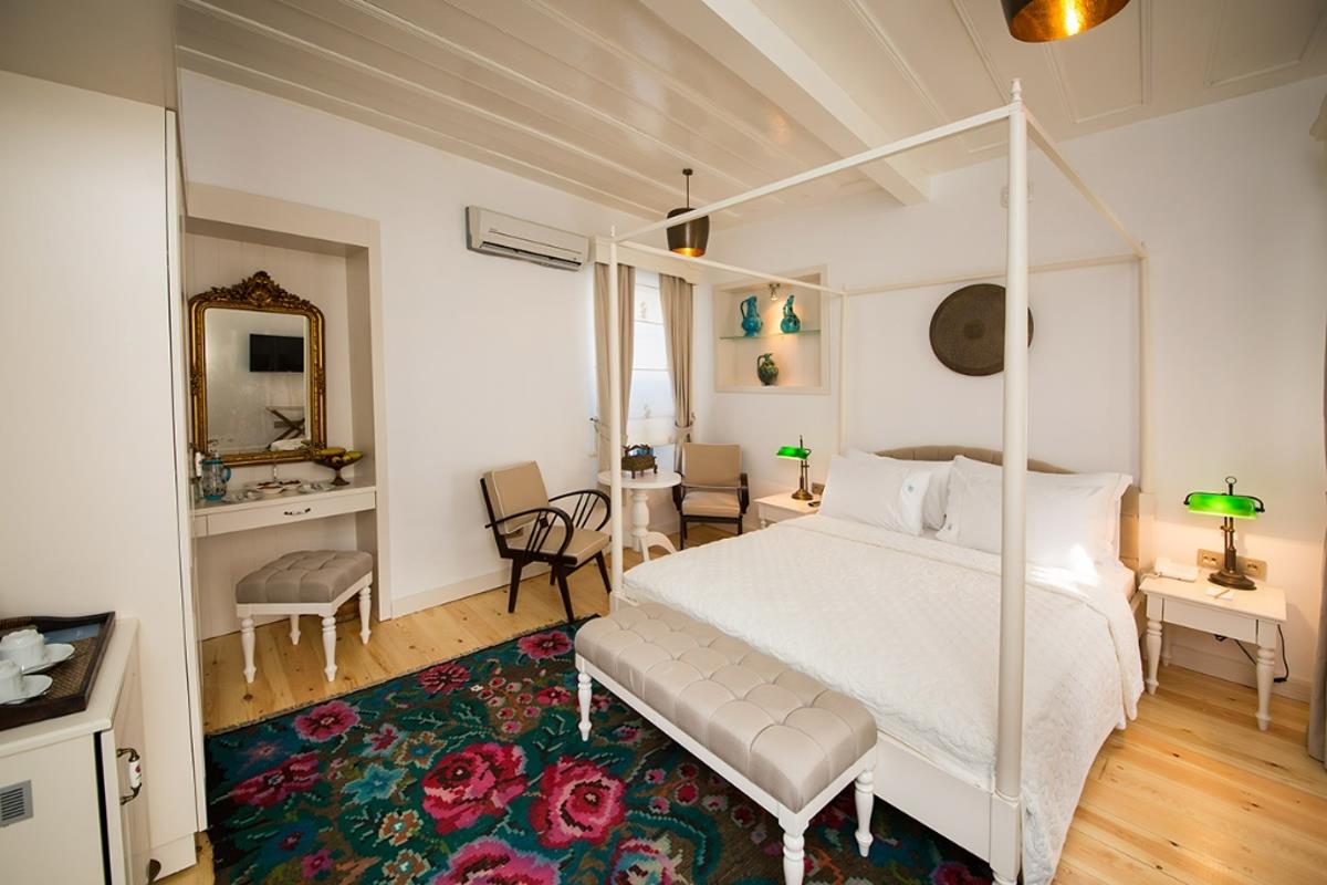 En az 2 yetişkin, En fazla 4 yetişkin.