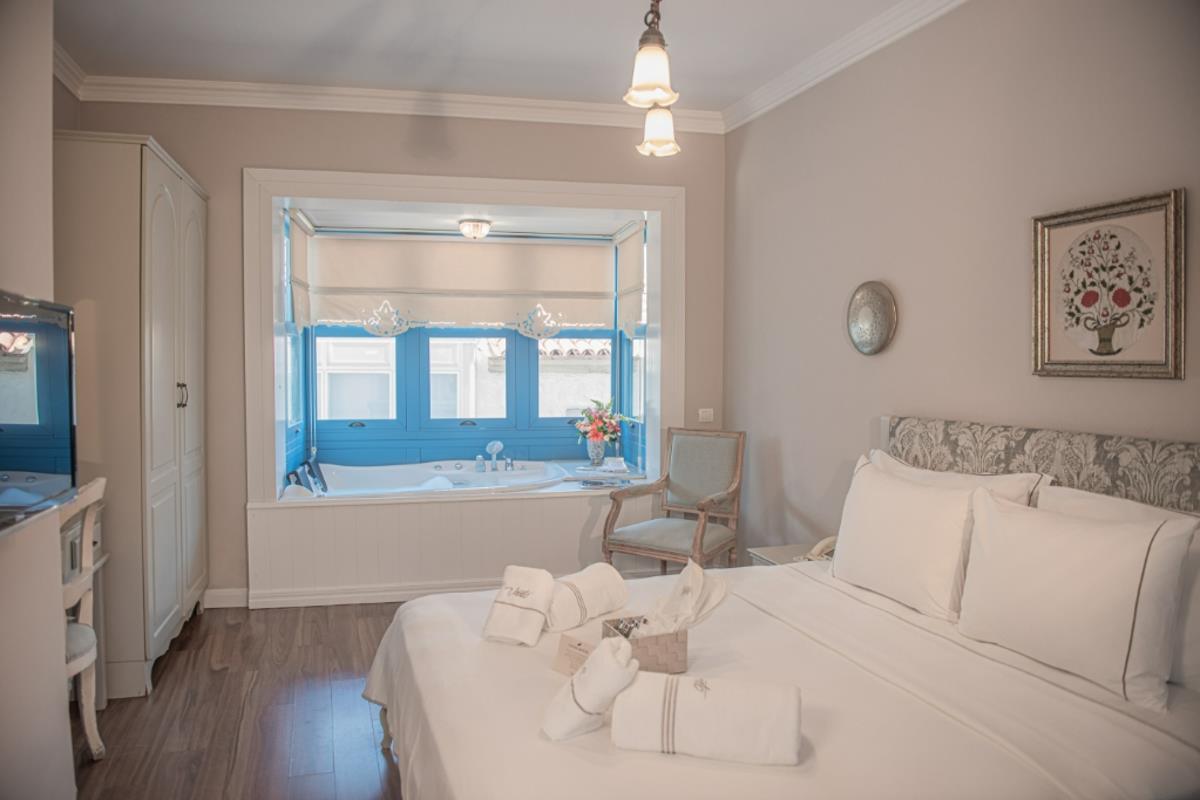 En fazla 2 yetişkin.