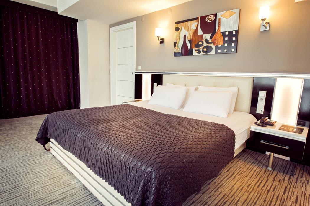 En fazla 2 yetişkin.