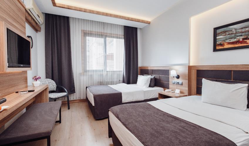 En fazla 2 yetişkin veya 1 yetişkin + 1 çocuk.