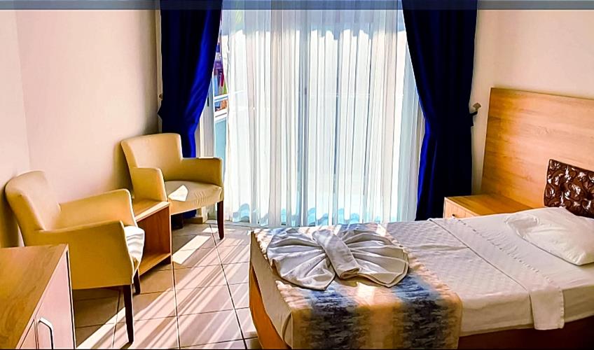 En fazla 3 yetişkin + 1 bebek (0-2 yaş) veya 2 yetişkin + 1 çocuk + 1 bebek (0-2 yaş).