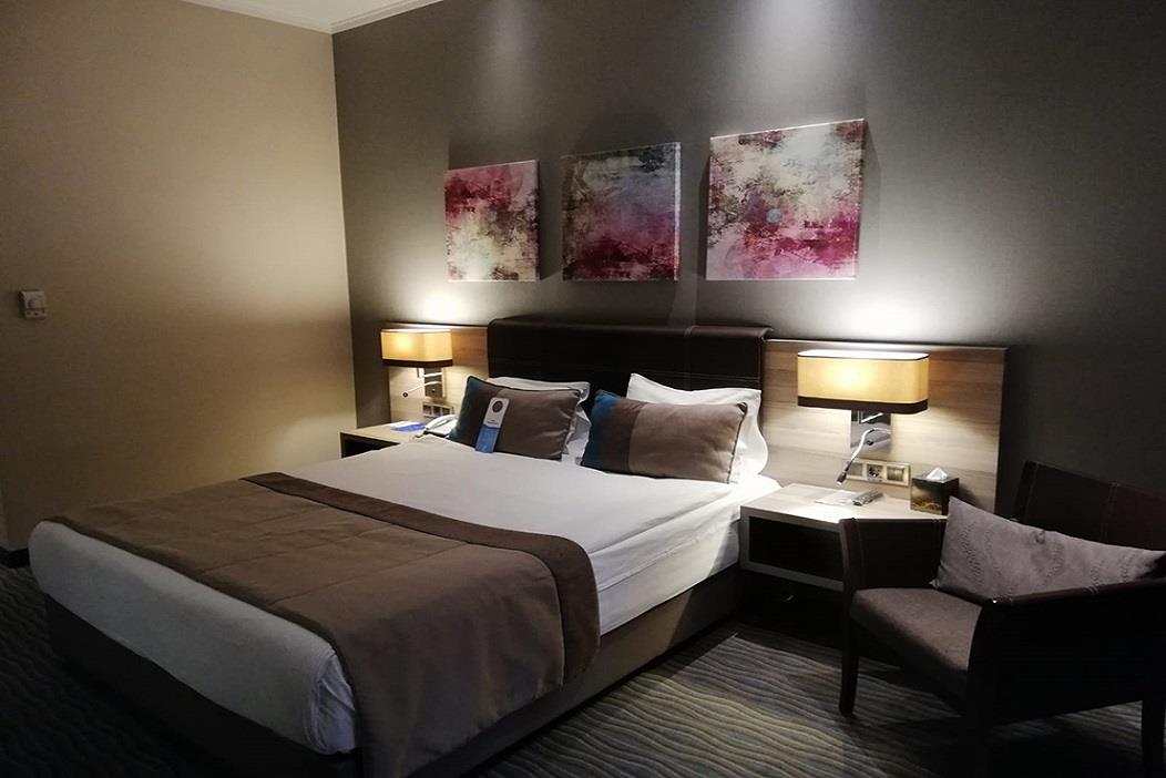 En fazla 2 yetişkin.