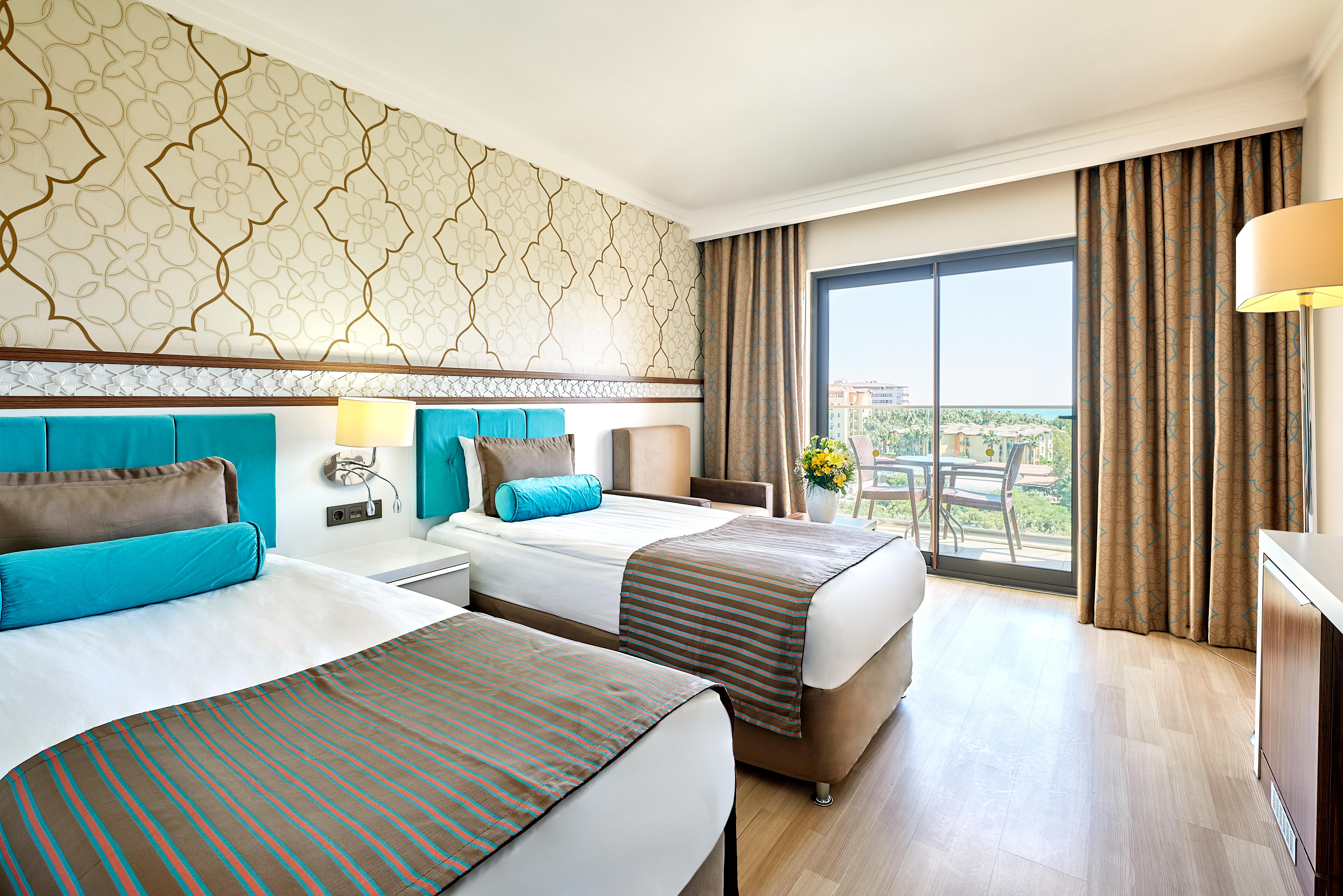 En az 2 yetişkin, En fazla 4 yetişkin veya 3 yetişkin + 1 çocuk.