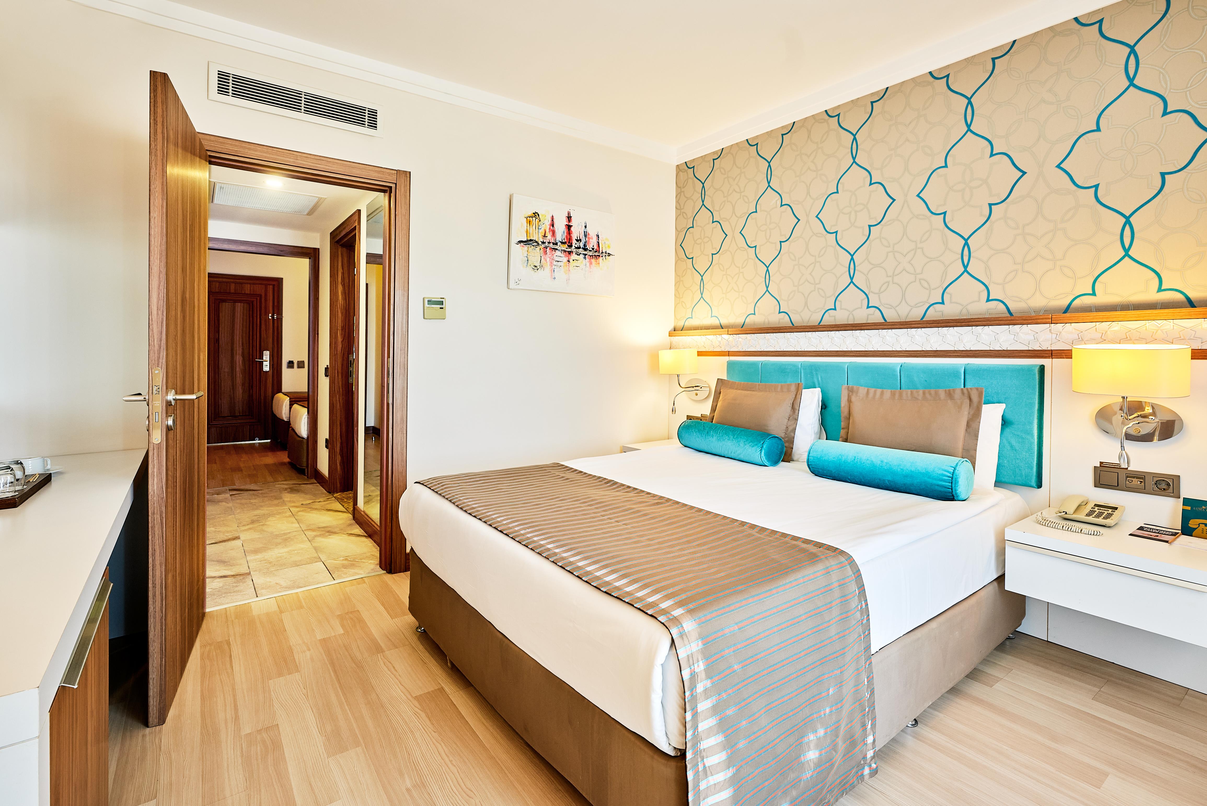 En az 2 yetişkin, En fazla 4 yetişkin veya 3 yetişkin + 1 çocuk.