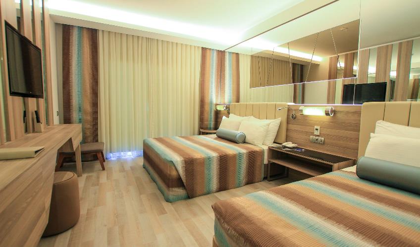 En fazla 3 yetişkin veya 2 yetişkin + 1 çocuk.