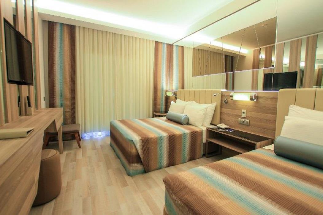 En fazla 3 yetişkin veya 2 yetişkin + 1 çocuk.